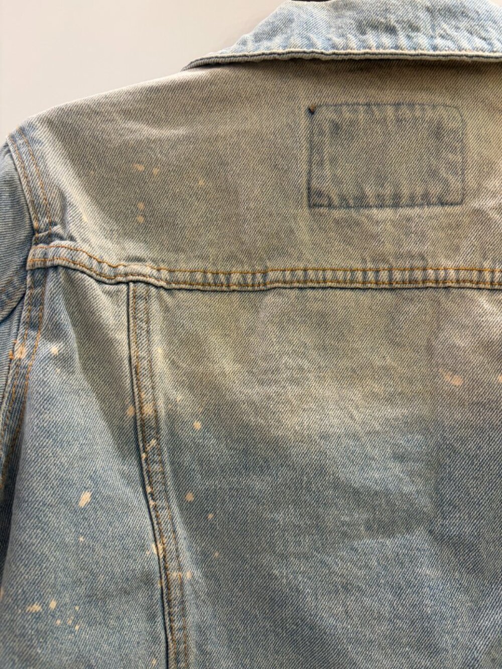 Ashley Vintage Charm Light Wash Distressed Denim Jacket Women's Medium, EUC - Picture 6 of 6
